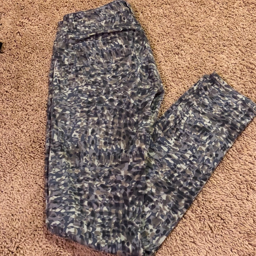 Cabi camo print stretchy denim pants